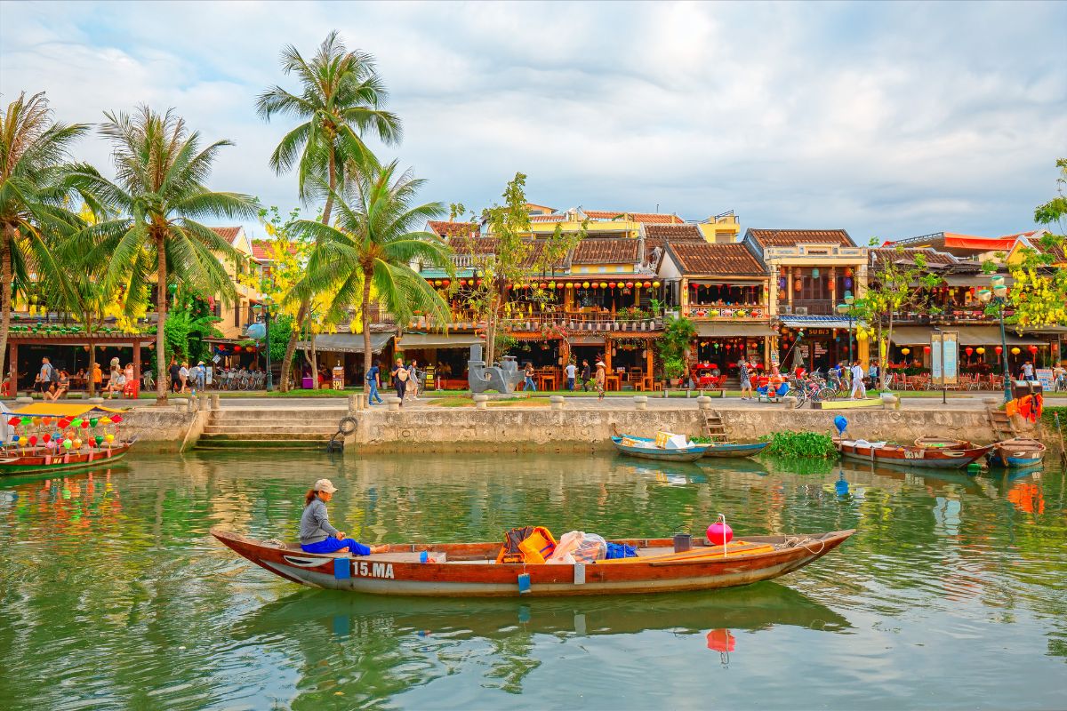 Experiencing Hoi An in the Rain: When the Ancient Town Becomes a Gentle Melody of Peace